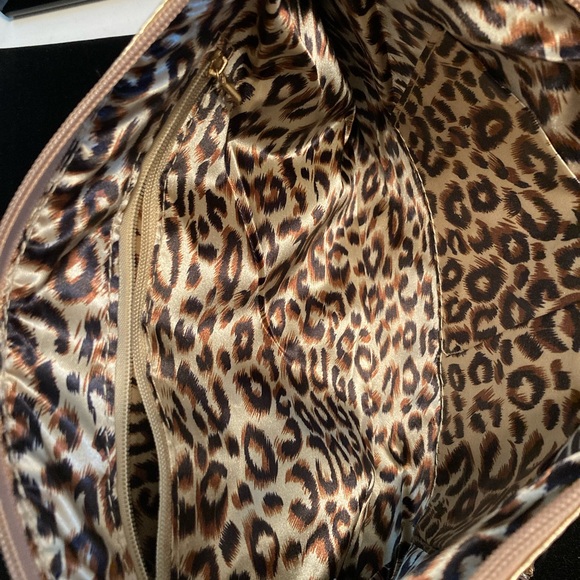 CARLO G STUDDED Envelope clutch. Faux snake in gold with shoulder strap - Picture 4 of 5